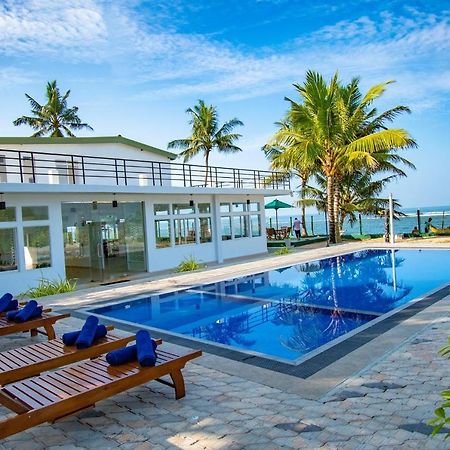 มานารา บีช Hotel เบอร์อูวาลา ภายนอก รูปภาพ