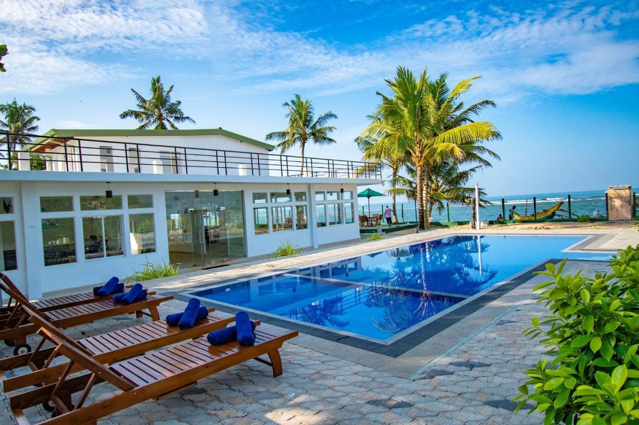 มานารา บีช Hotel เบอร์อูวาลา ภายนอก รูปภาพ