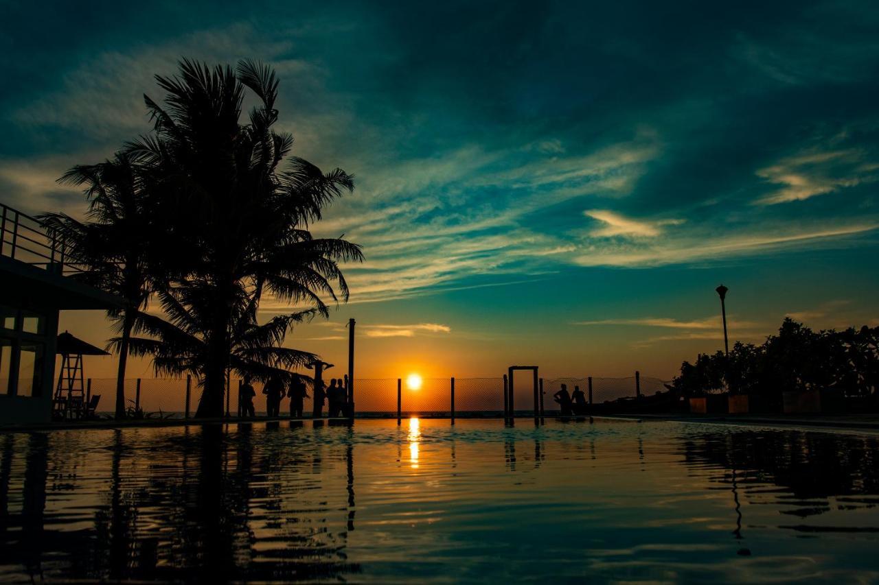 มานารา บีช Hotel เบอร์อูวาลา ภายนอก รูปภาพ