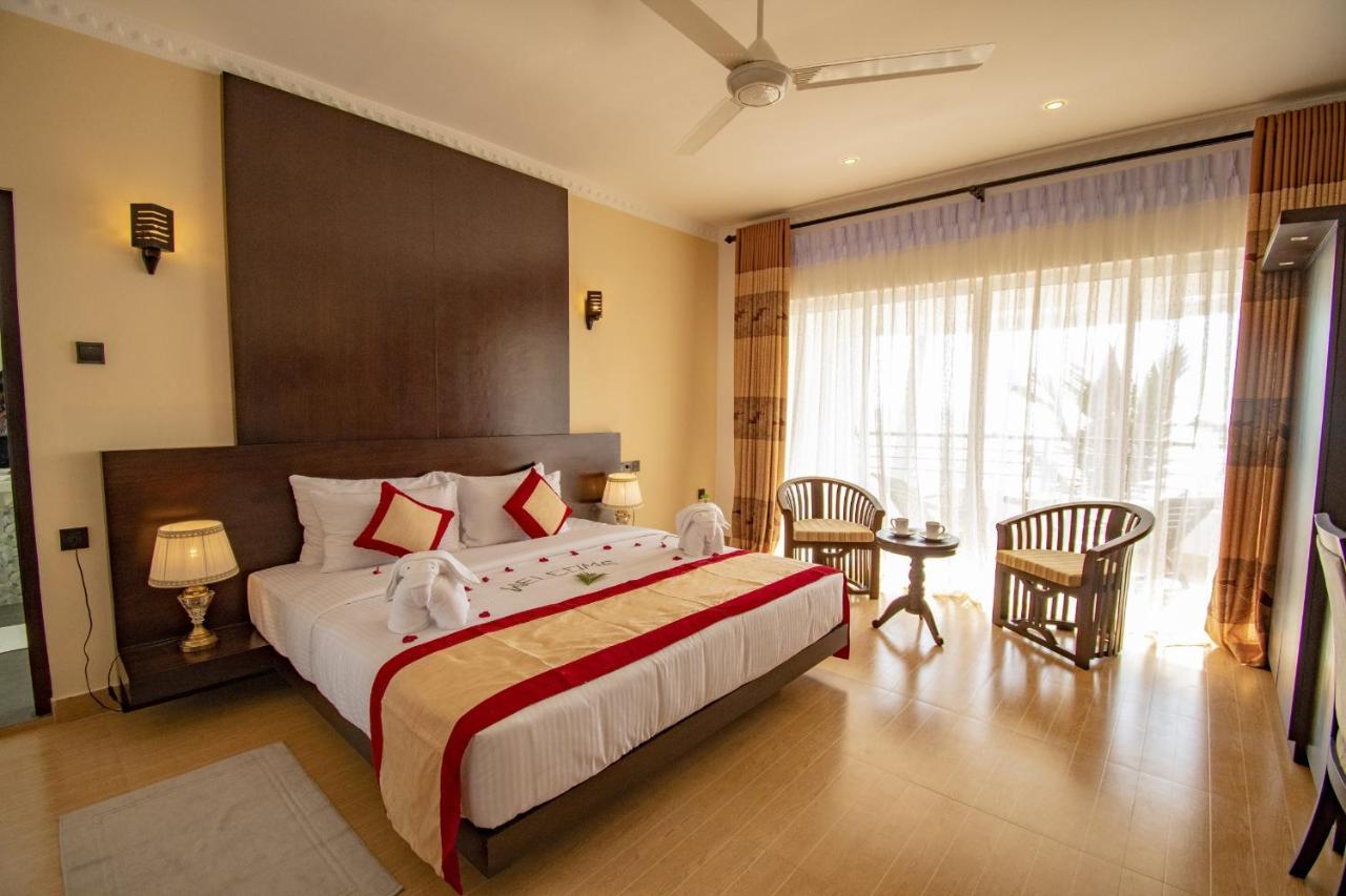 มานารา บีช Hotel เบอร์อูวาลา ภายนอก รูปภาพ