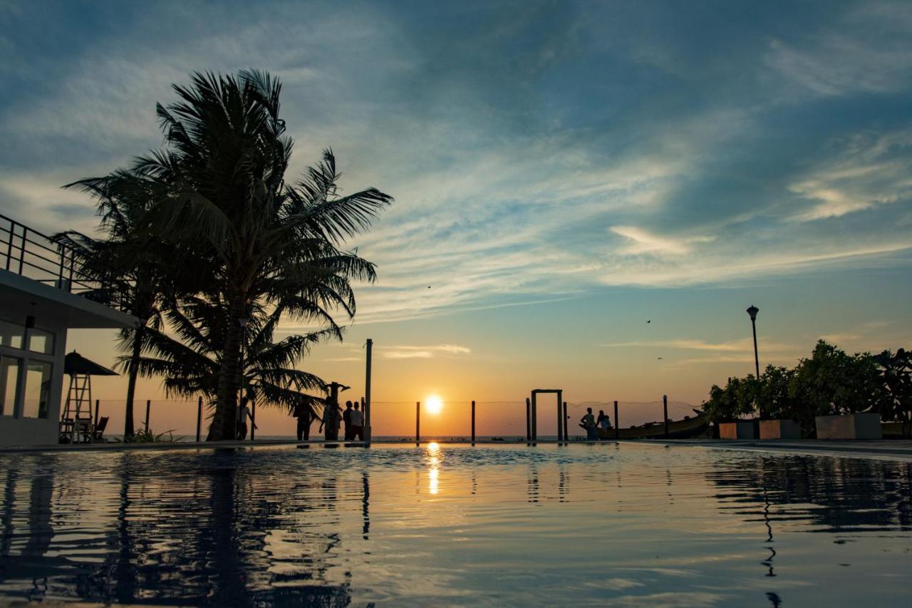 มานารา บีช Hotel เบอร์อูวาลา ภายนอก รูปภาพ