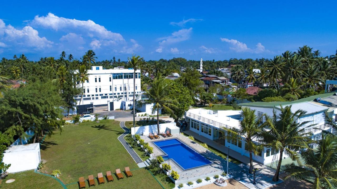 มานารา บีช Hotel เบอร์อูวาลา ภายนอก รูปภาพ